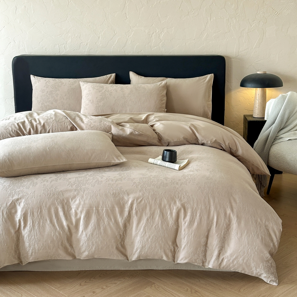 91家纺网 家纺一手货源 找家纺 优悦生活馆 2026新款60s全棉提花四件套 花香韵美-金属灰