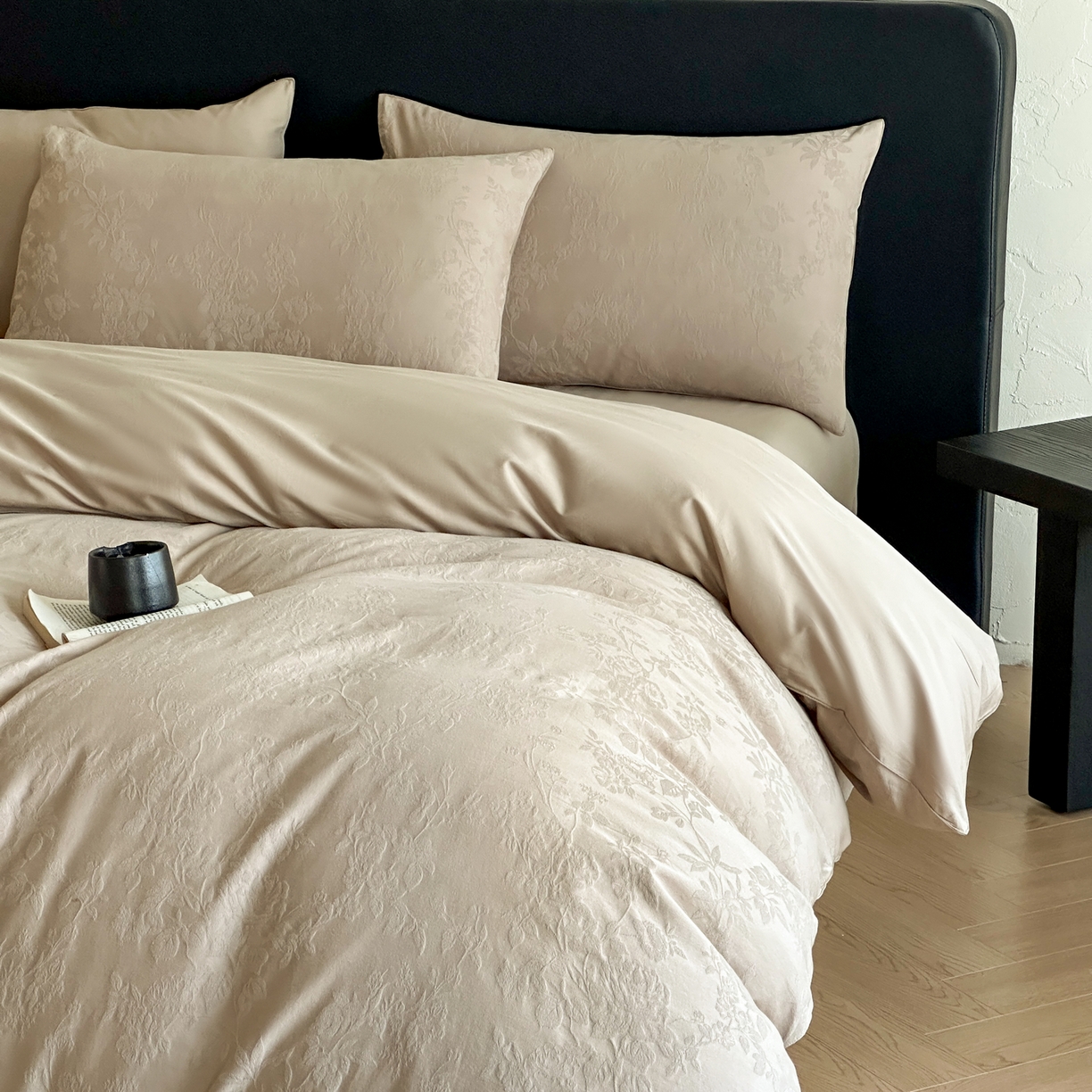 91家纺网 家纺一手货源 找家纺 优悦生活馆 2026新款60s全棉提花四件套 花香韵美-金属灰