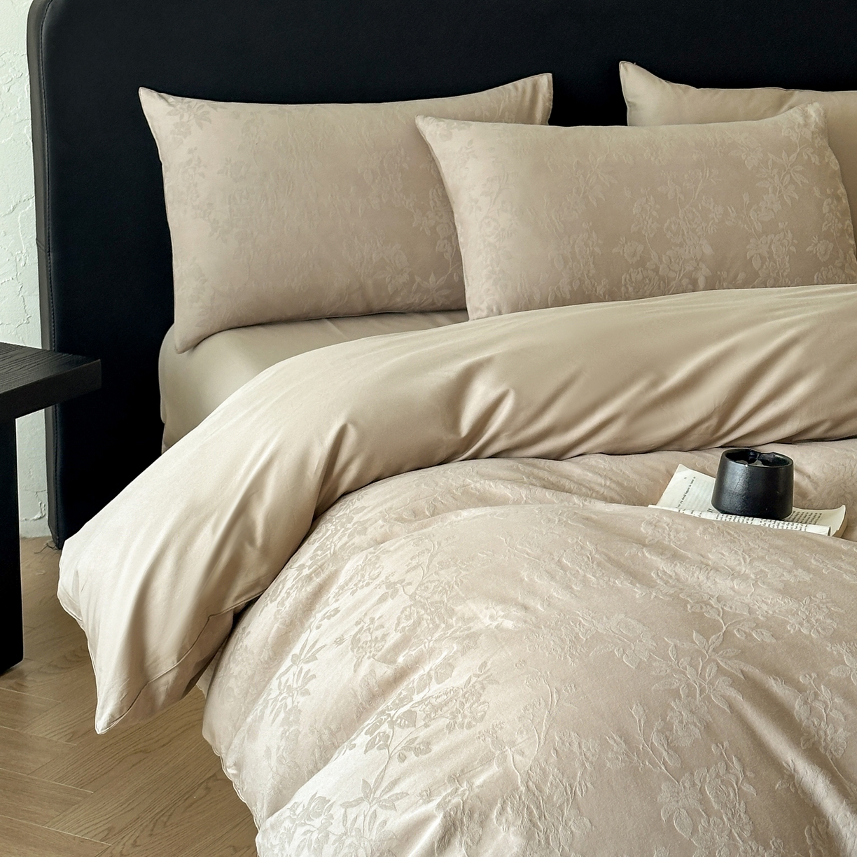 91家纺网 家纺一手货源 找家纺 优悦生活馆 2026新款60s全棉提花四件套 花香韵美-金属灰