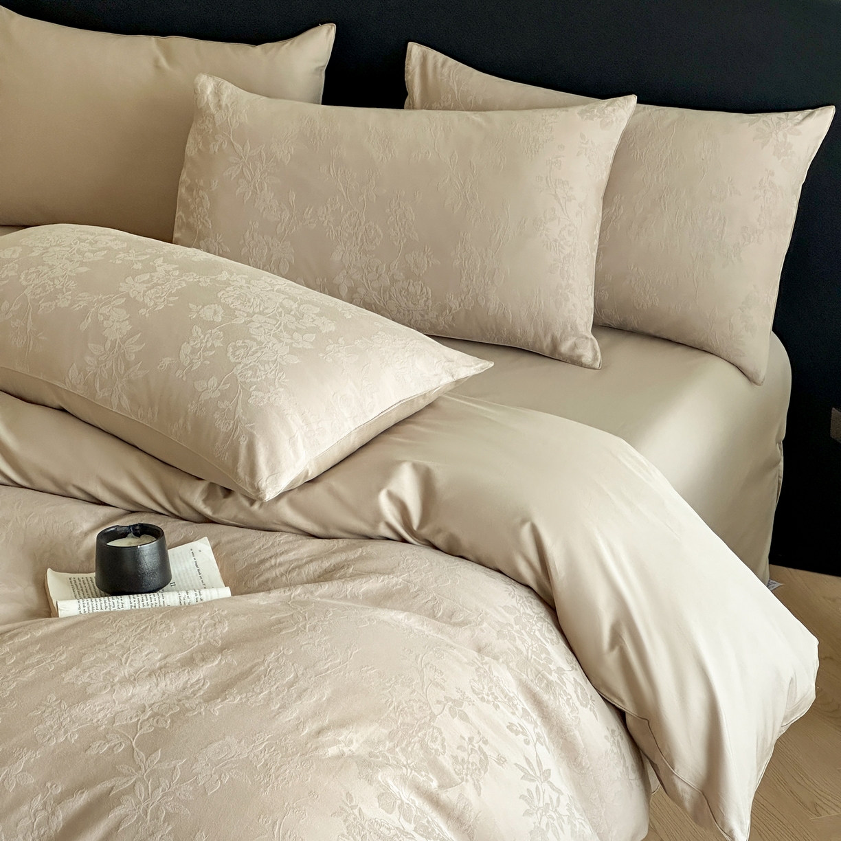 91家纺网 家纺一手货源 找家纺 优悦生活馆 2026新款60s全棉提花四件套 花香韵美-金属灰