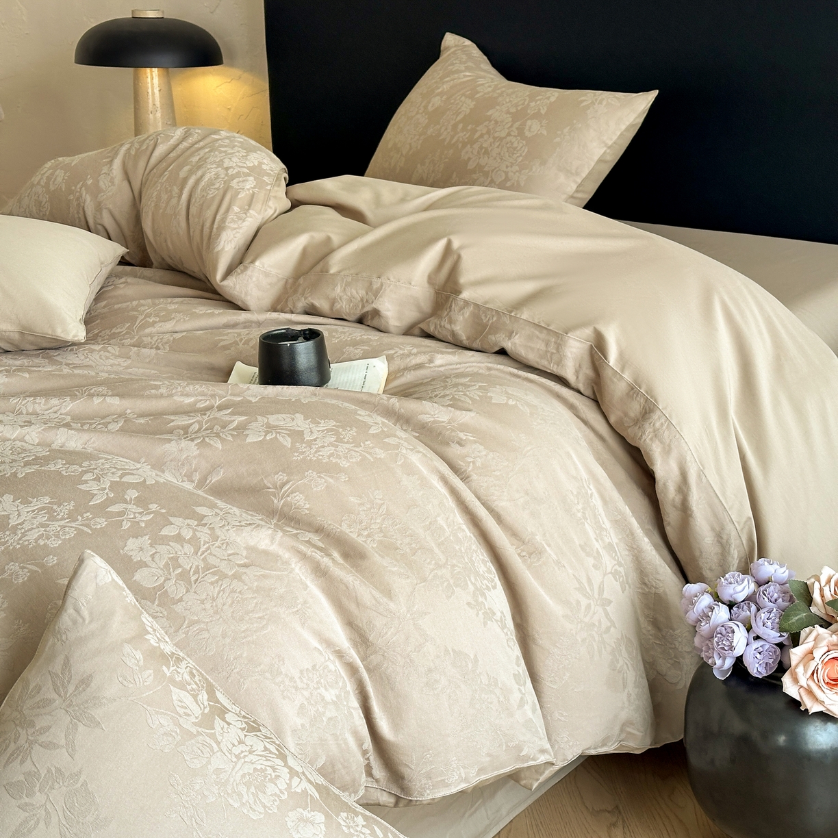 91家纺网 家纺一手货源 找家纺 优悦生活馆 2026新款60s全棉提花四件套 花香韵美-金属灰