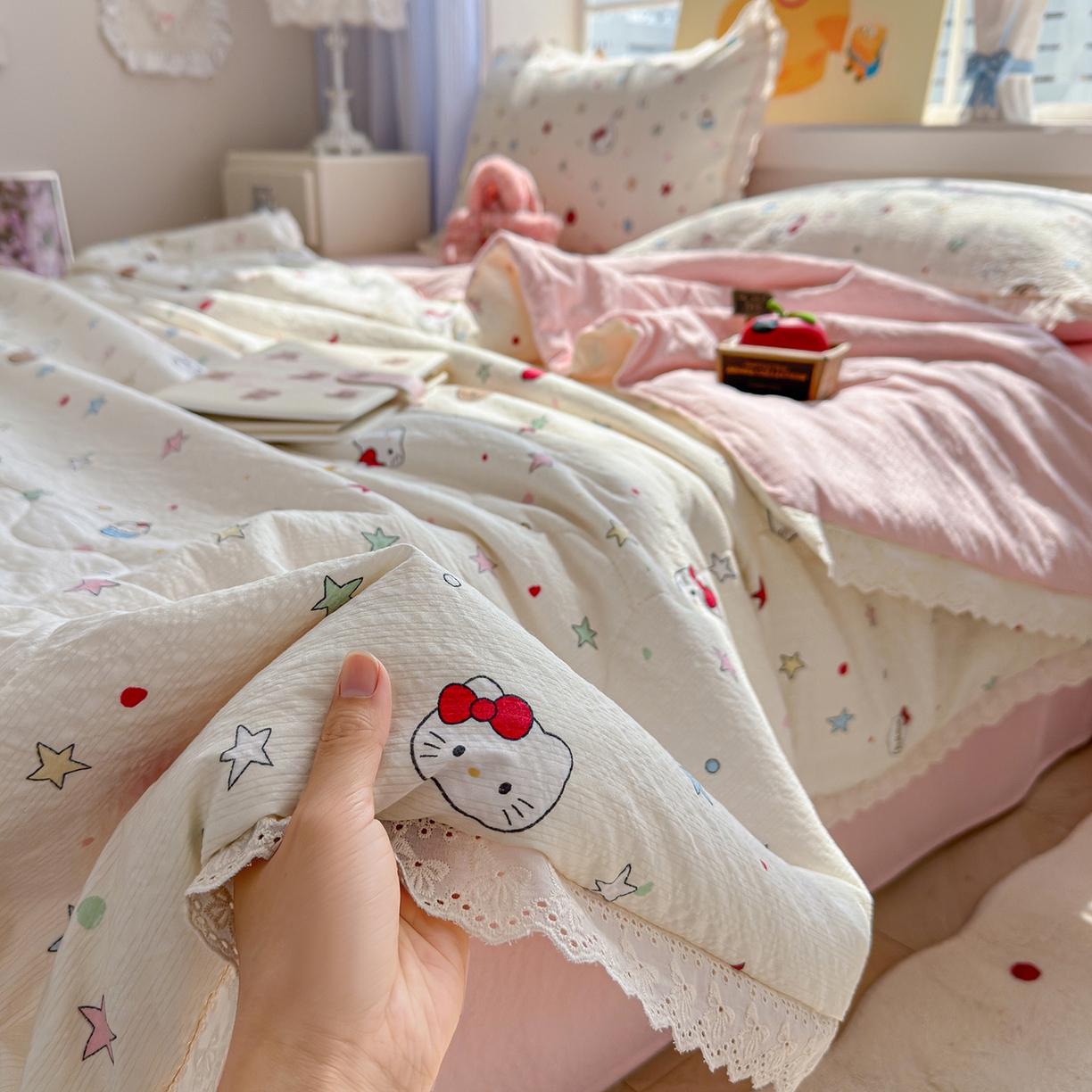 91家纺网 家纺一手货源 找家纺 弗苓家纺 2026新款高克重泡芙棉花边款夏被夏凉被空调被四件套小红书推荐-风格一 星芒凯蒂