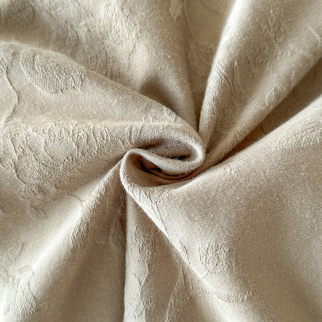 91家纺网 家纺一手货源 找家纺 优悦生活馆 2026新款60s全棉提花四件套 花香韵美-金属灰