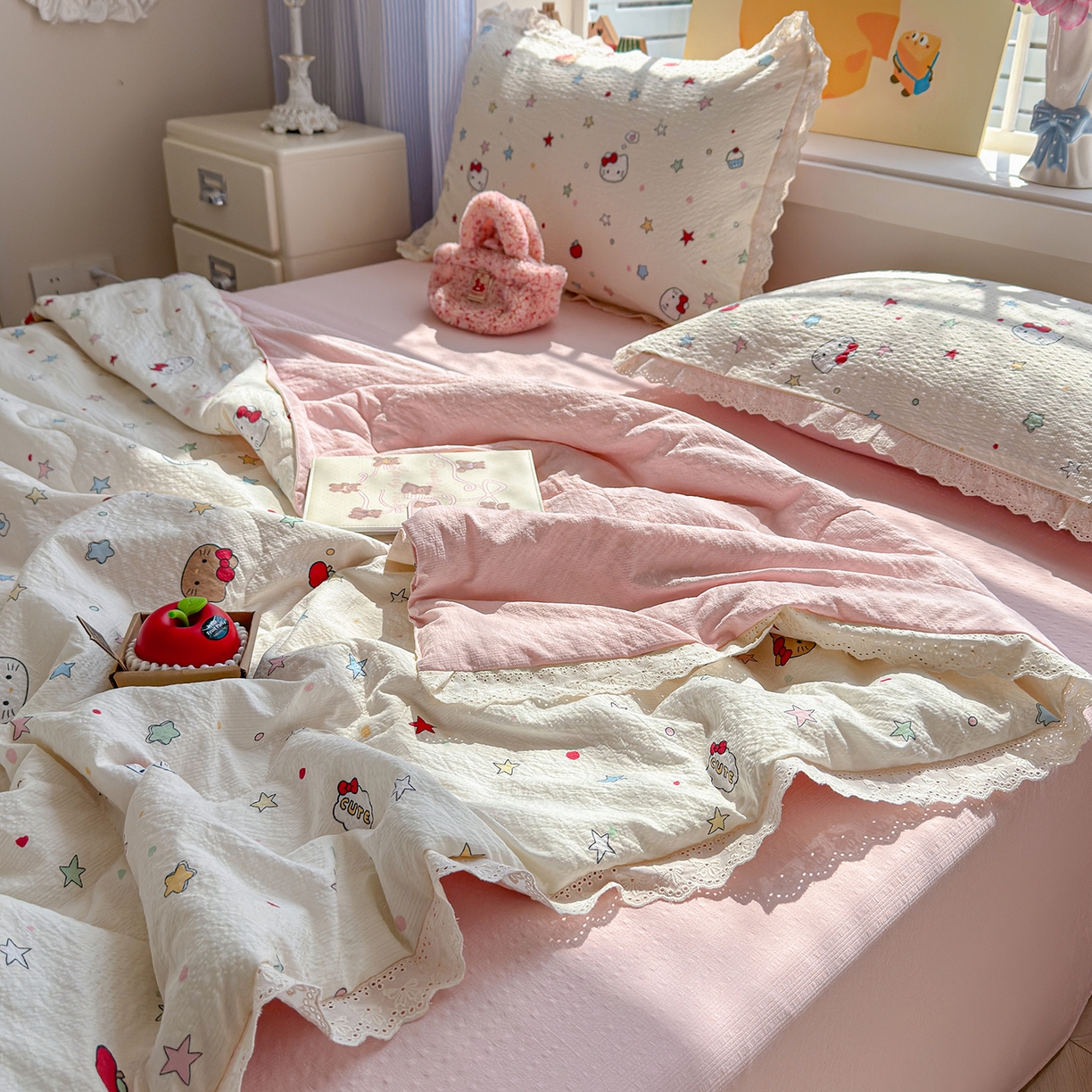 91家纺网 家纺一手货源 找家纺 弗苓家纺 2026新款高克重泡芙棉花边款夏被夏凉被空调被四件套小红书推荐-风格一 星芒凯蒂