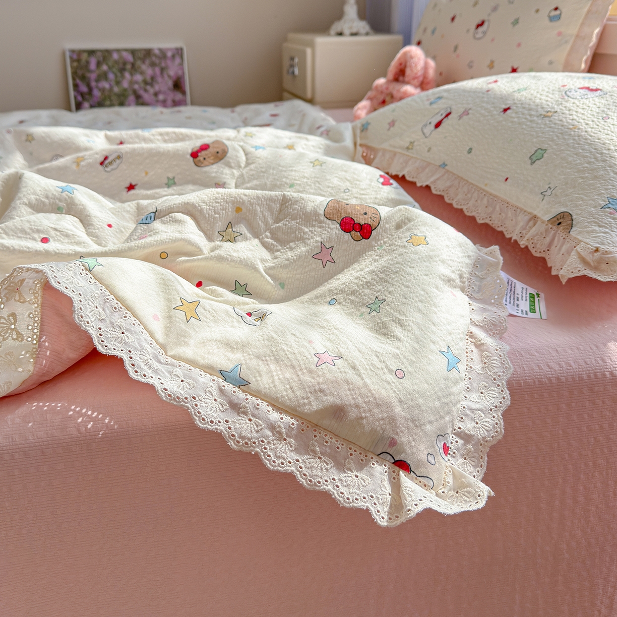 91家纺网 家纺一手货源 找家纺 弗苓家纺 2026新款高克重泡芙棉花边款夏被夏凉被空调被四件套小红书推荐-风格一 星芒凯蒂