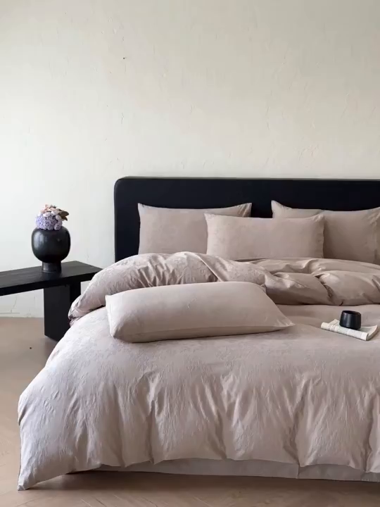 91家纺网 家纺一手货源 找家纺 优悦生活馆 2026新款60s全棉提花四件套 花香韵美-金属灰