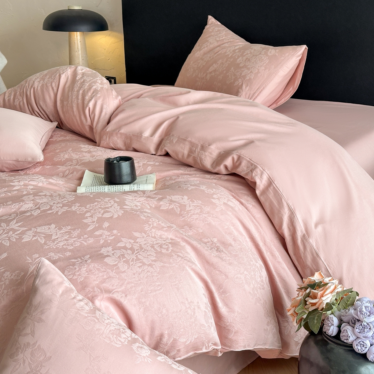 91家纺网 家纺一手货源 找家纺 优悦生活馆 2026新款60s全棉提花四件套 花香韵美-浓粉