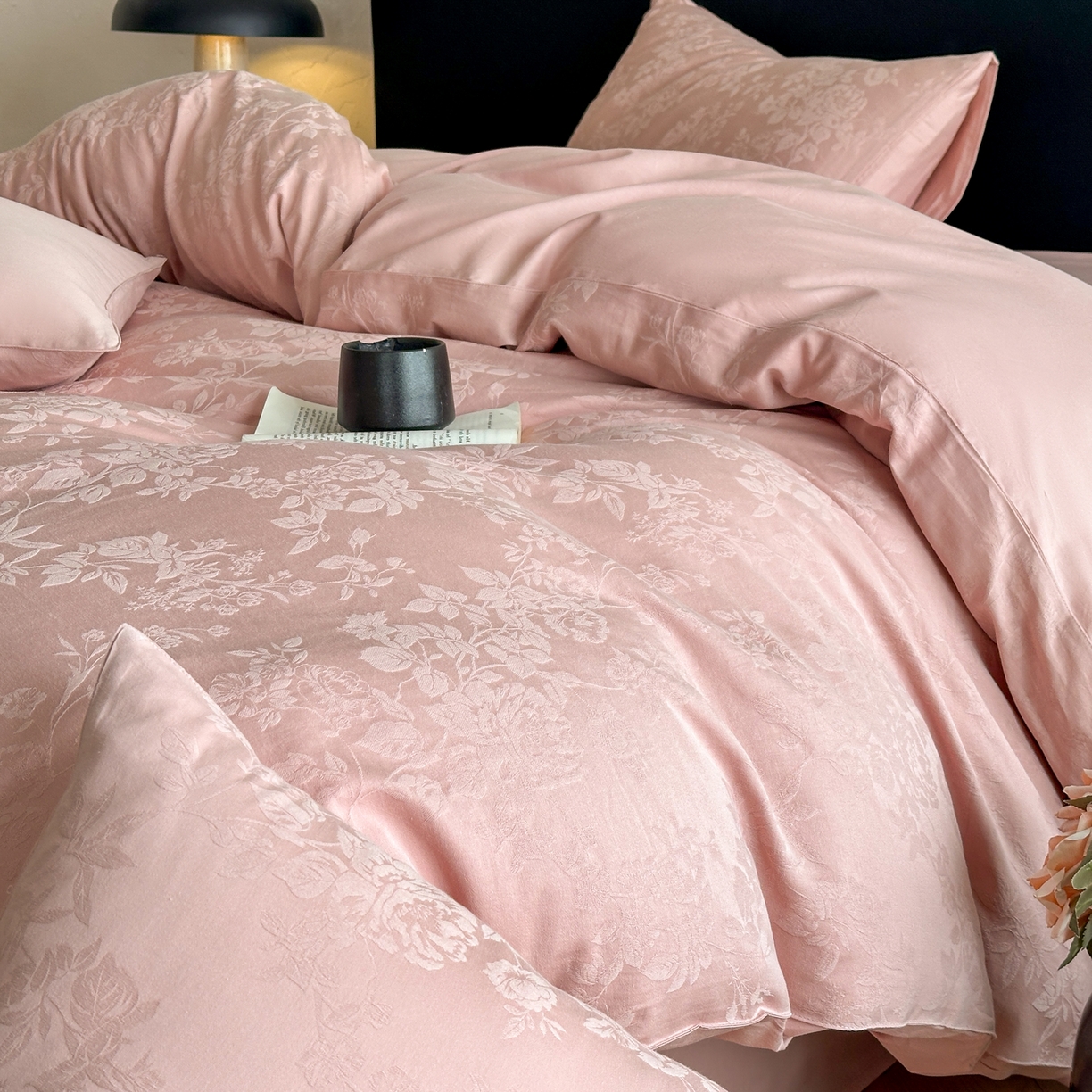 91家纺网 家纺一手货源 找家纺 优悦生活馆 2026新款60s全棉提花四件套 花香韵美-浓粉