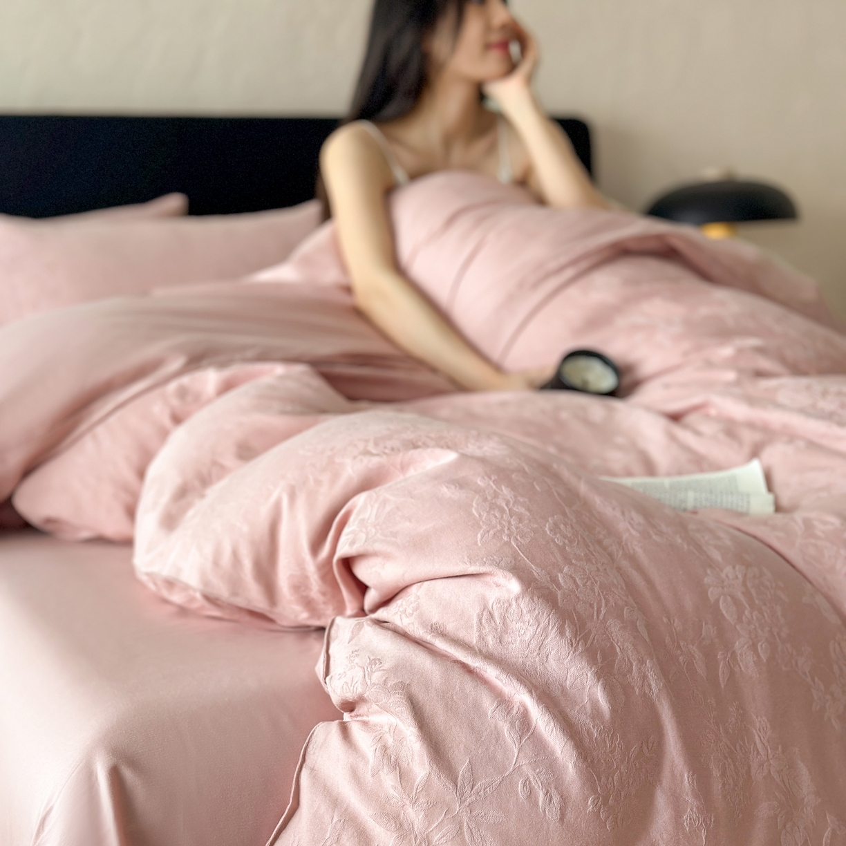 91家纺网 家纺一手货源 找家纺 优悦生活馆 2026新款60s全棉提花四件套 花香韵美-浓粉