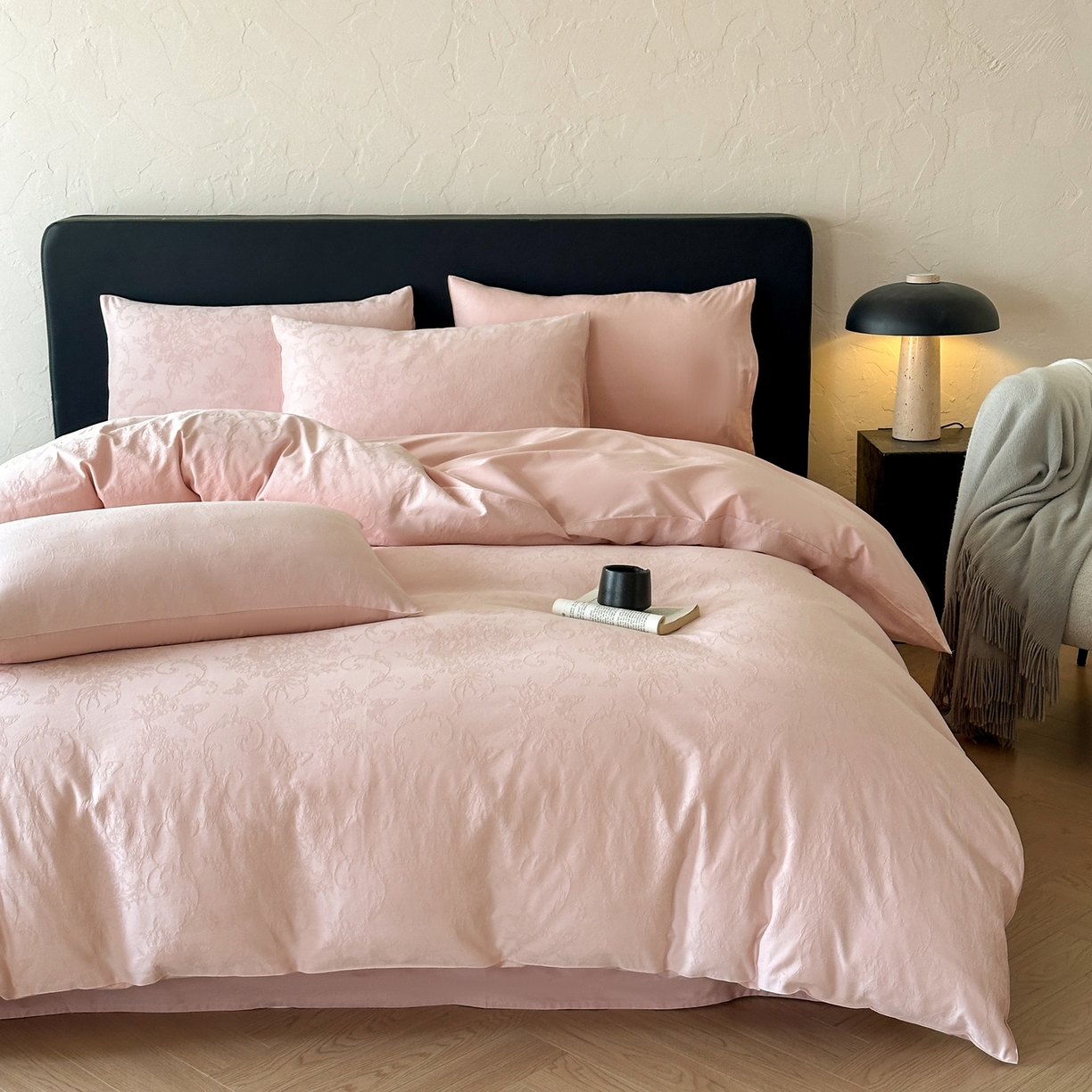 91家纺网 家纺一手货源 找家纺 优悦生活馆 2026新款60s全棉提花四件套 花漾梦境-唯美粉