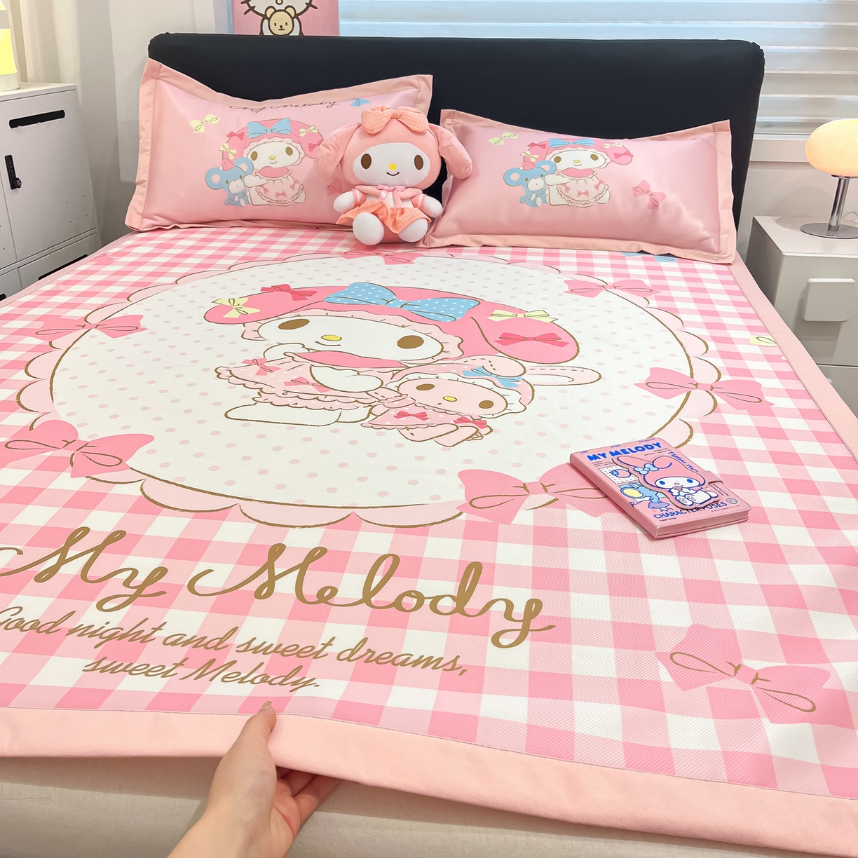 91家纺网 家纺一手货源 找家纺 暮思家居 2026新款正版授权A类大版数码印花三丽鸥枕套单品枕套枕套单件 相框美乐蒂