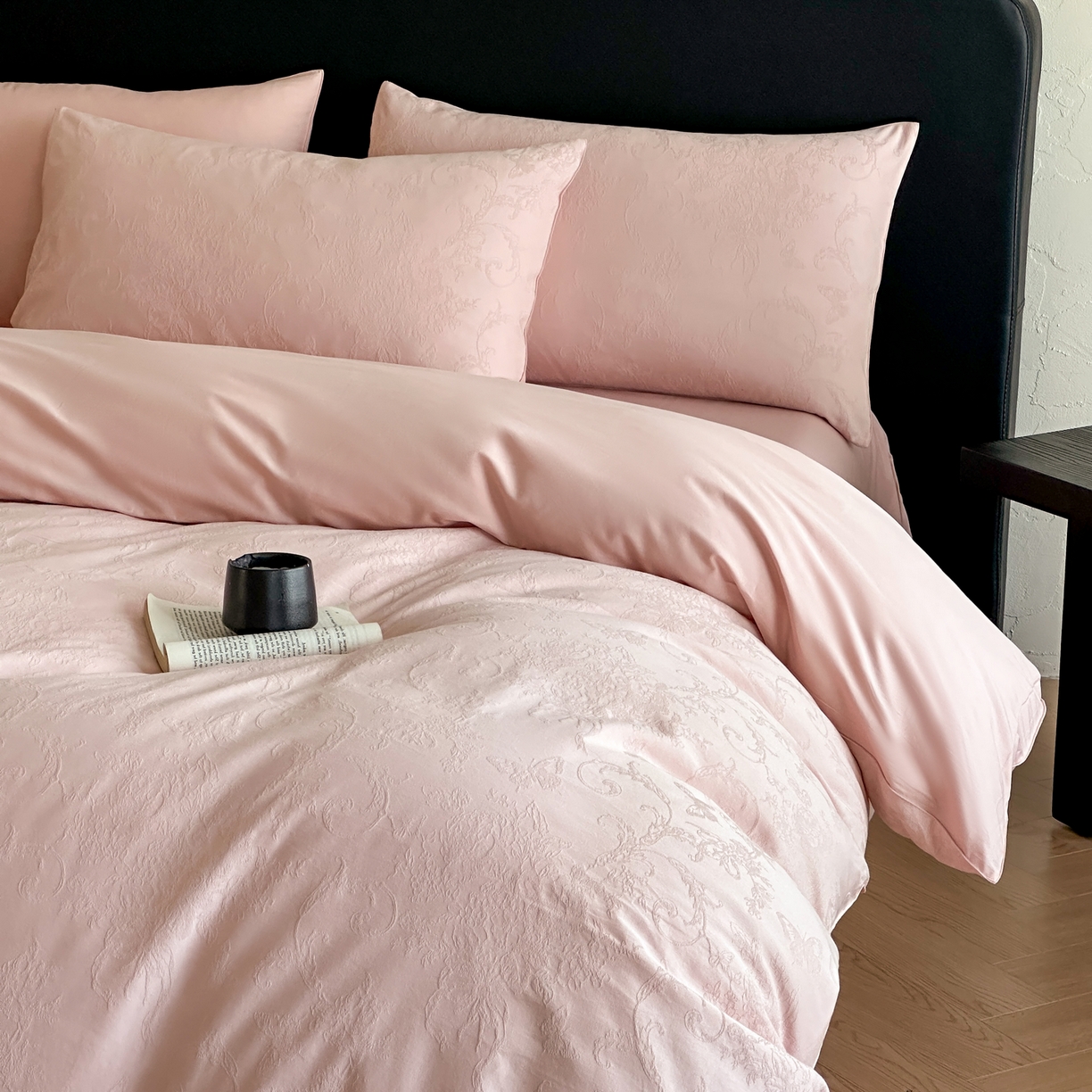 91家纺网 家纺一手货源 找家纺 优悦生活馆 2026新款60s全棉提花四件套 花漾梦境-唯美粉