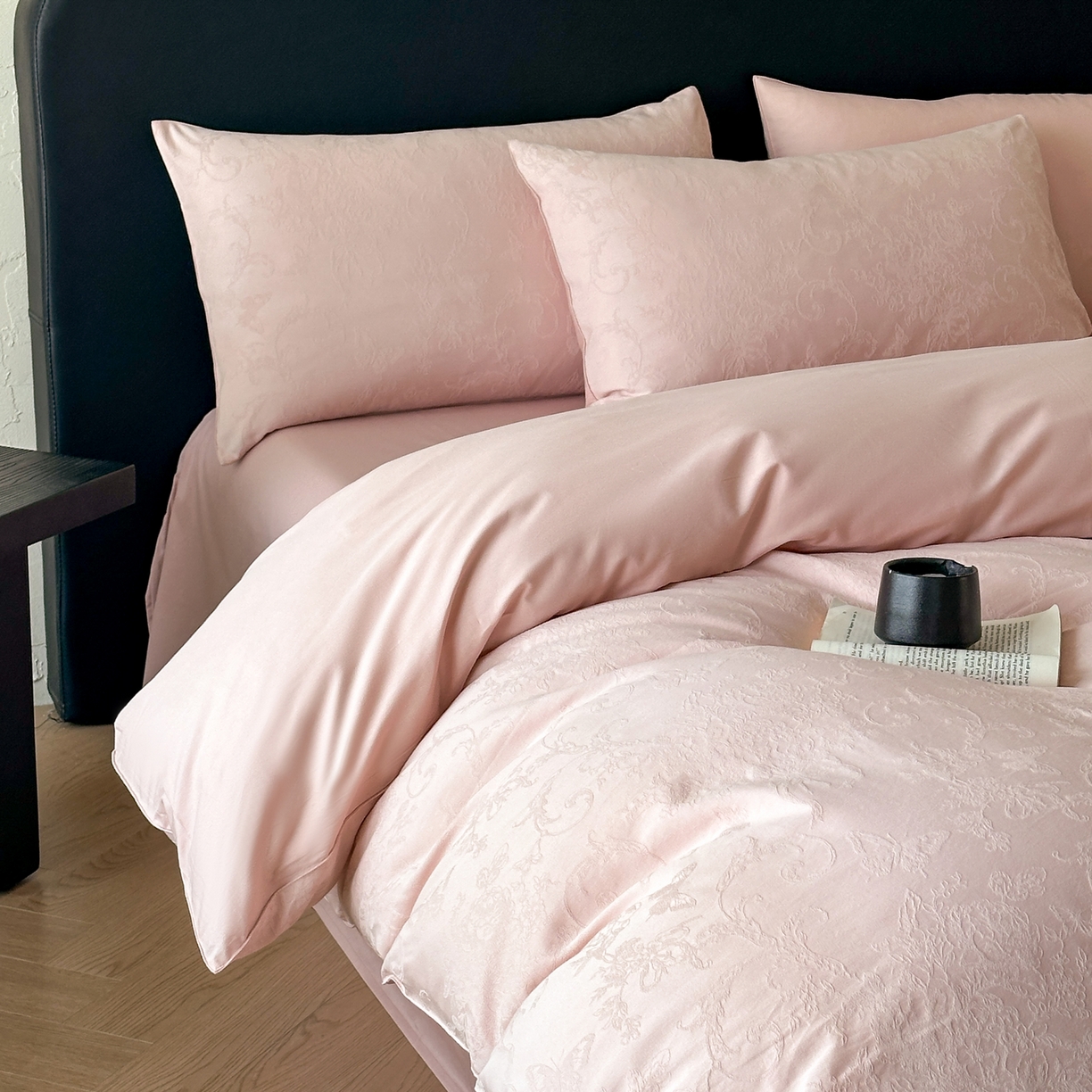 91家纺网 家纺一手货源 找家纺 优悦生活馆 2026新款60s全棉提花四件套 花漾梦境-唯美粉