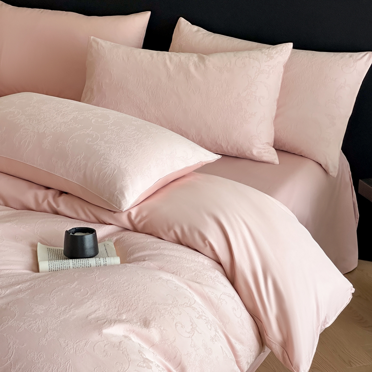 91家纺网 家纺一手货源 找家纺 优悦生活馆 2026新款60s全棉提花四件套 花漾梦境-唯美粉