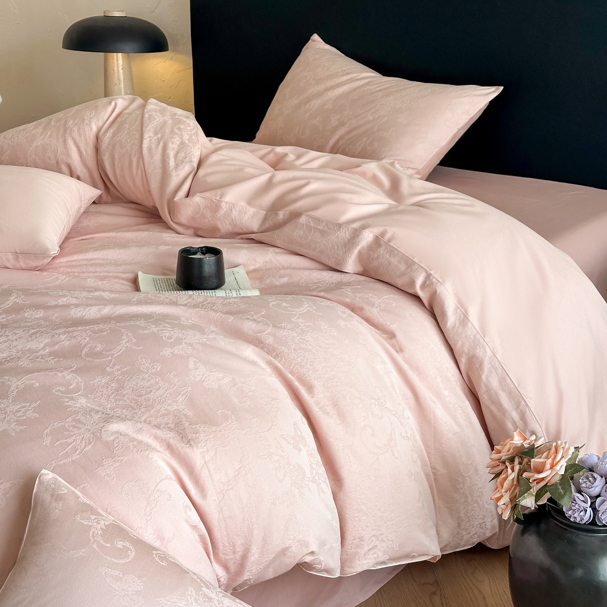 91家纺网 家纺一手货源 找家纺 优悦生活馆 2026新款60s全棉提花四件套 花漾梦境-唯美粉