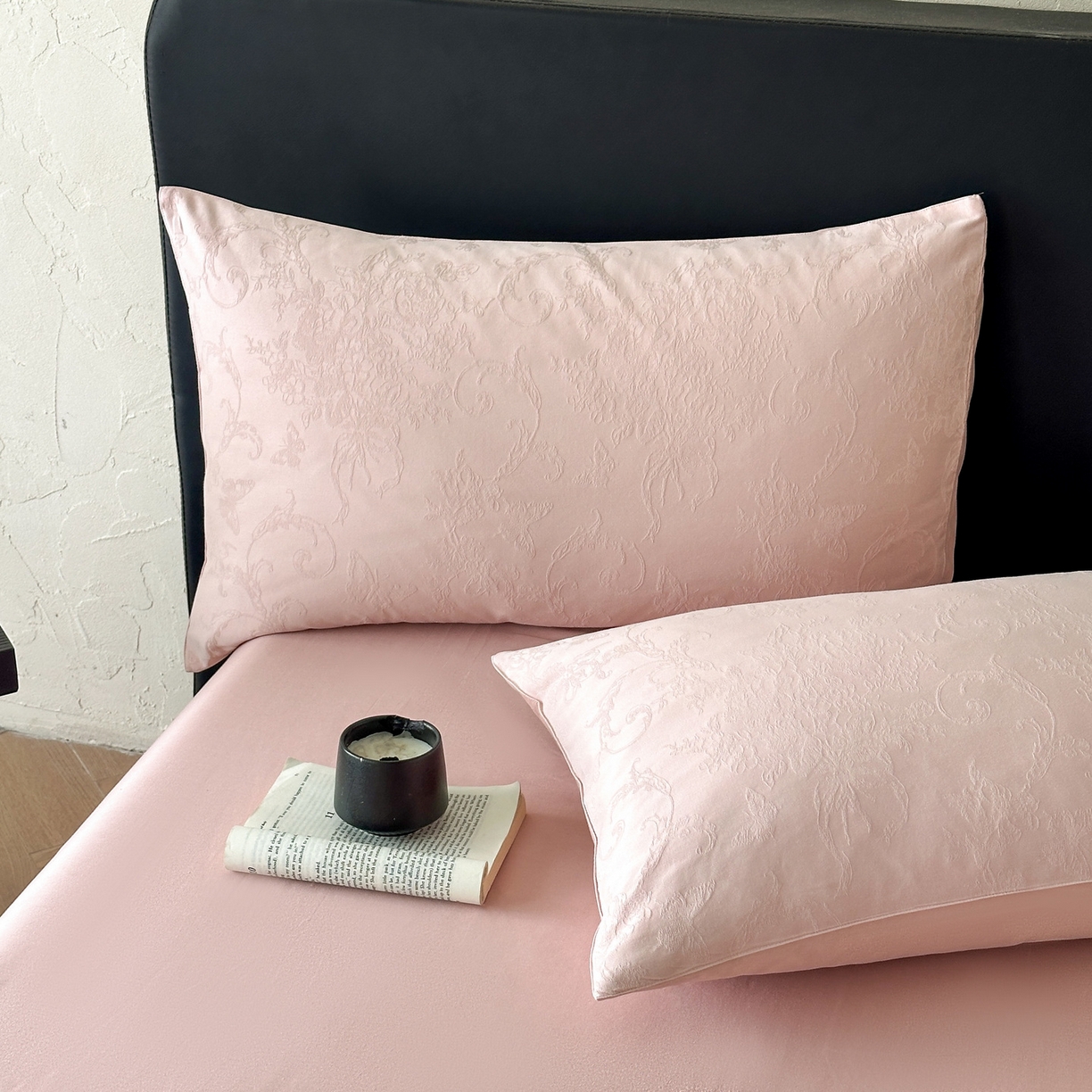 91家纺网 家纺一手货源 找家纺 优悦生活馆 2026新款60s全棉提花四件套 花漾梦境-唯美粉