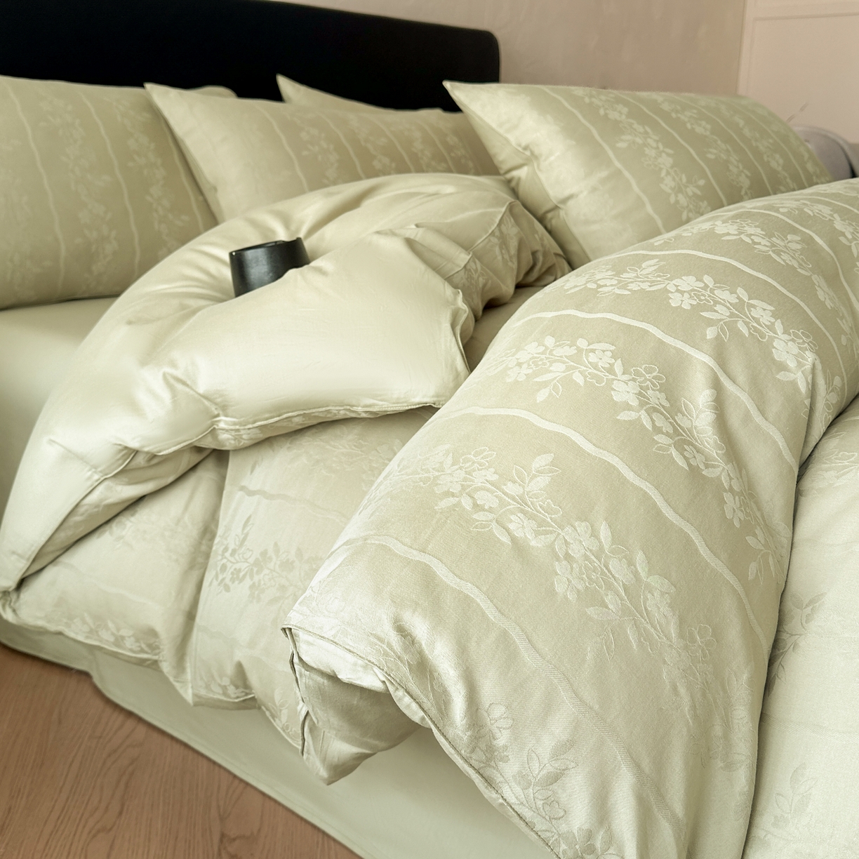 91家纺网 家纺一手货源 找家纺 优悦生活馆 2026新款60s全棉提花四件套 浪漫情缘-奶绿