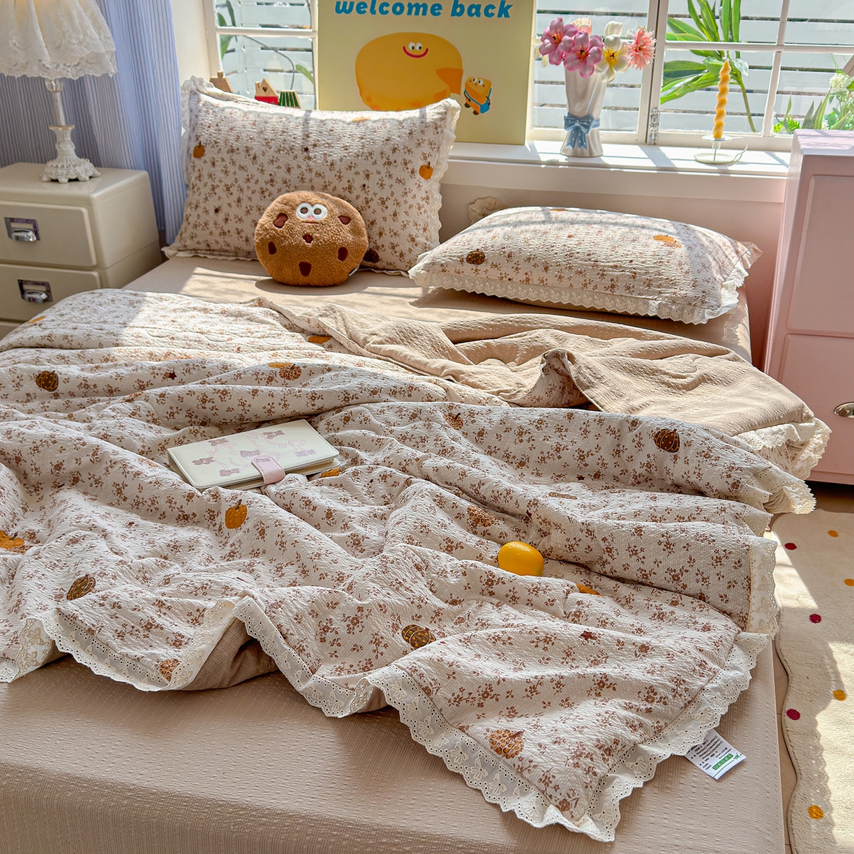 91家纺网 家纺一手货源 找家纺 弗苓家纺 2026新款高克重泡芙棉花边款夏被夏凉被空调被四件套小红书推荐-风格一 秋末南瓜星