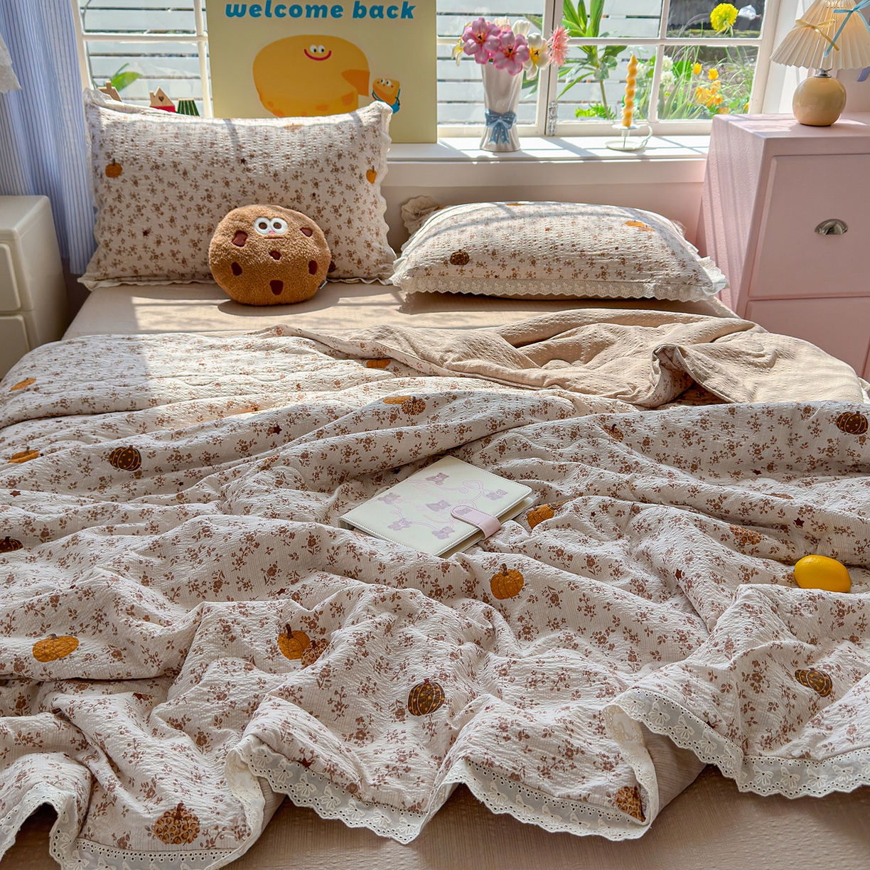 91家纺网 家纺一手货源 找家纺 弗苓家纺 2026新款高克重泡芙棉花边款夏被夏凉被空调被四件套小红书推荐-风格一 秋末南瓜星