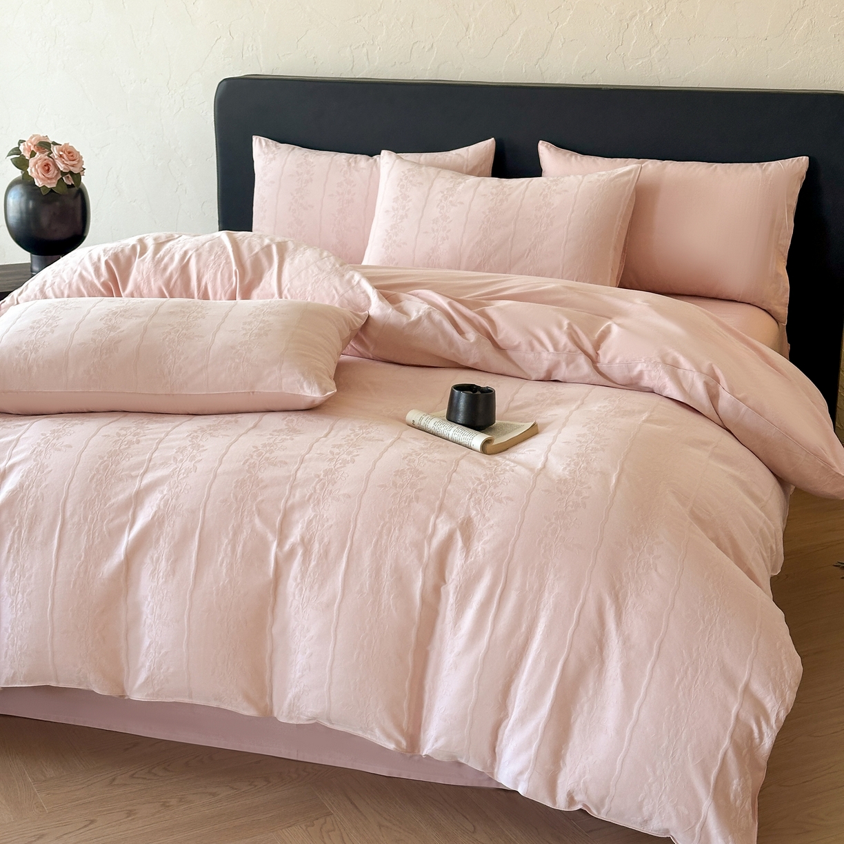 91家纺网 家纺一手货源 找家纺 优悦生活馆 2026新款60s全棉提花四件套 浪漫情缘-唯美粉