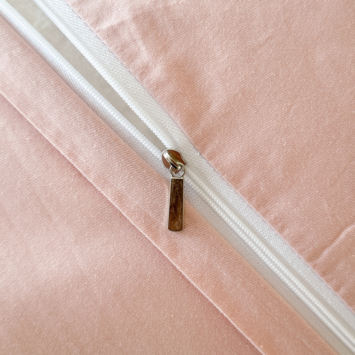 91家纺网 家纺一手货源 找家纺 优悦生活馆 2026新款60s全棉提花四件套 浪漫情缘-唯美粉