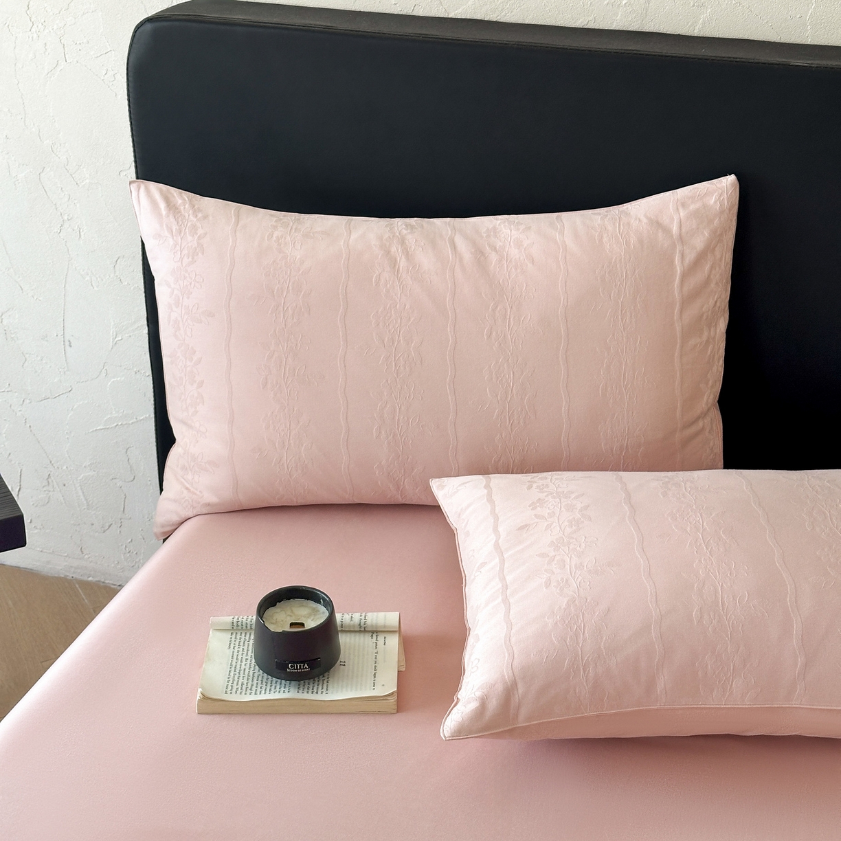 91家纺网 家纺一手货源 找家纺 优悦生活馆 2026新款60s全棉提花四件套 浪漫情缘-唯美粉