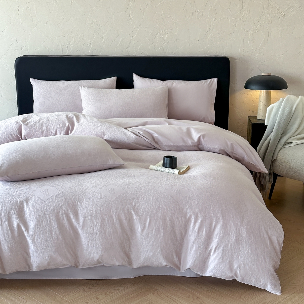 91家纺网 家纺一手货源 找家纺 优悦生活馆 2026新款60s全棉提花四件套 暖雾碟语-淡雅紫