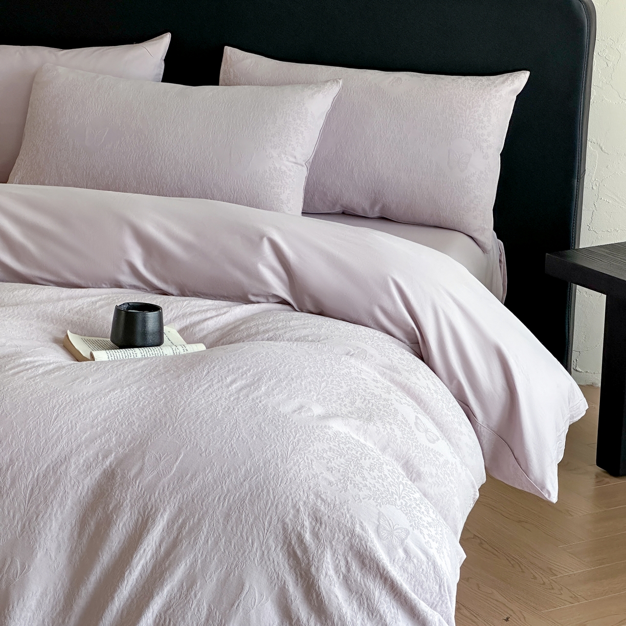 91家纺网 家纺一手货源 找家纺 优悦生活馆 2026新款60s全棉提花四件套 暖雾碟语-淡雅紫