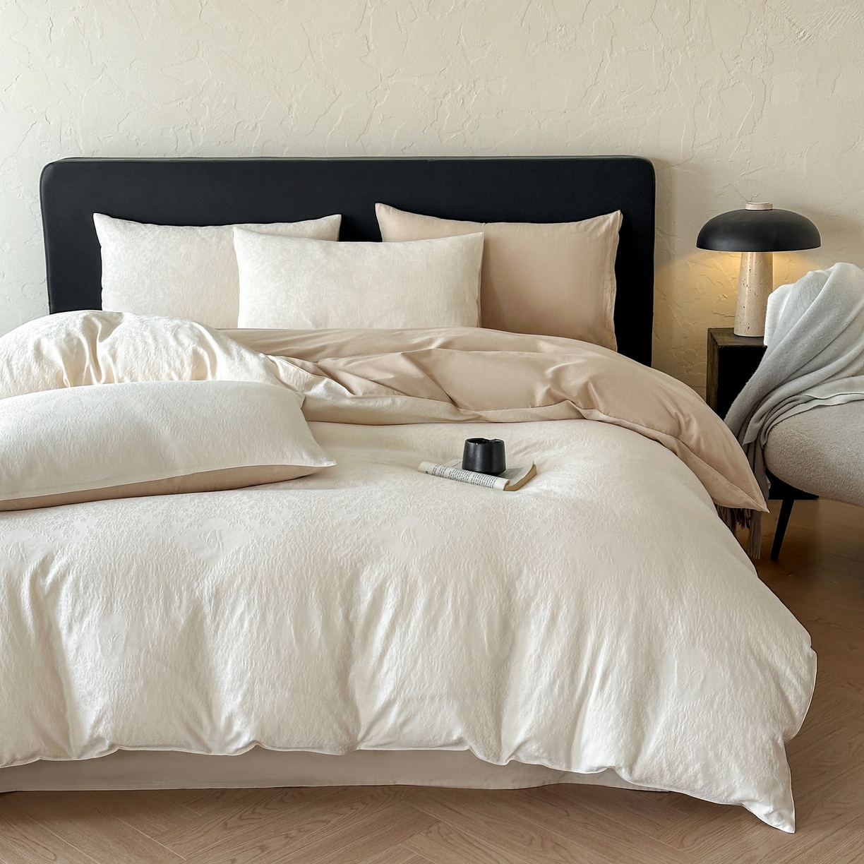 91家纺网 家纺一手货源 找家纺 优悦生活馆 2026新款60s全棉提花四件套 暖雾碟语-奶昔白