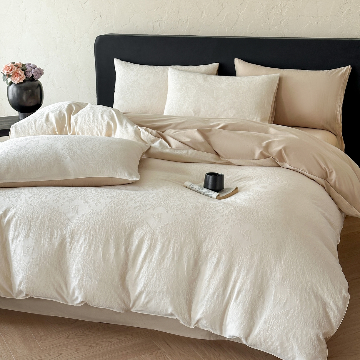 91家纺网 家纺一手货源 找家纺 优悦生活馆 2026新款60s全棉提花四件套 暖雾碟语-奶昔白