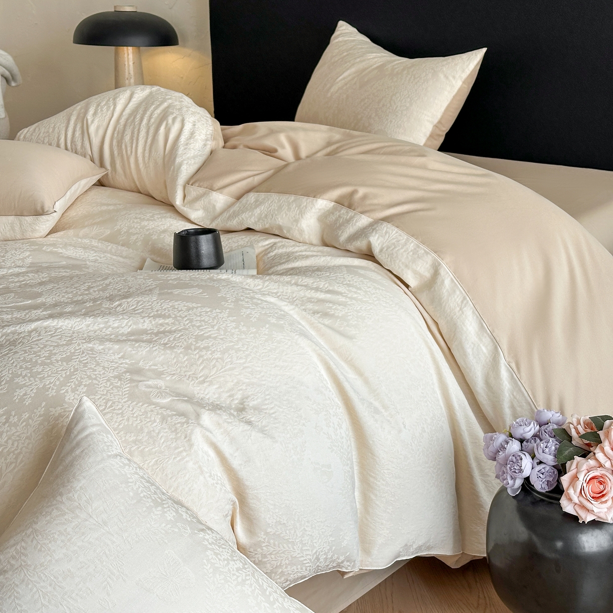 91家纺网 家纺一手货源 找家纺 优悦生活馆 2026新款60s全棉提花四件套 暖雾碟语-奶昔白