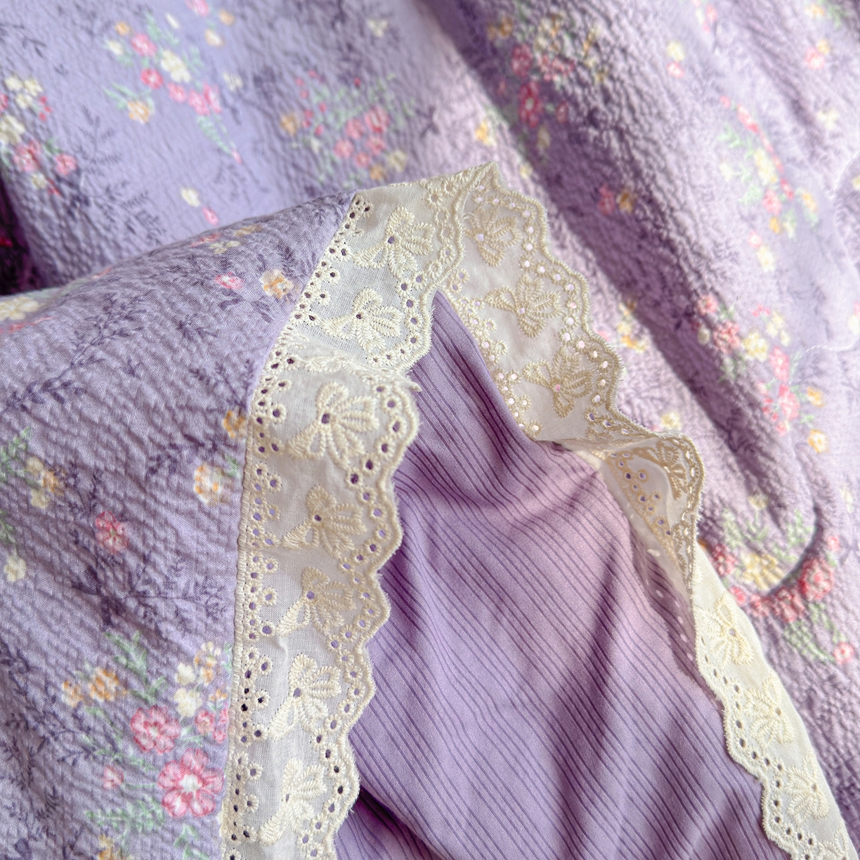 91家纺网 家纺一手货源 找家纺 弗苓家纺 2026新款高克重泡芙棉花边款夏被夏凉被空调被四件套小红书推荐-风格一 松间茶事