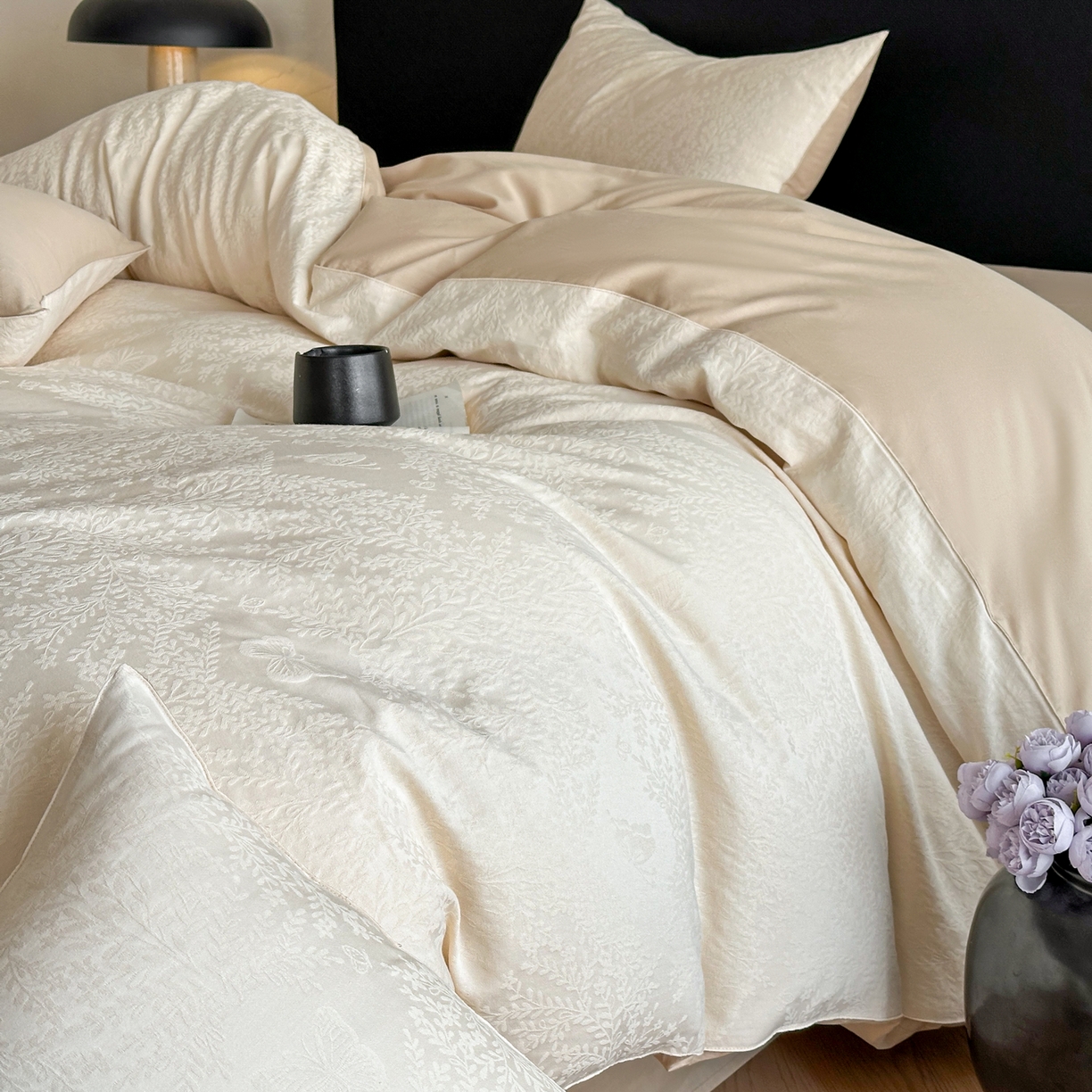 91家纺网 家纺一手货源 找家纺 优悦生活馆 2026新款60s全棉提花四件套 暖雾碟语-奶昔白