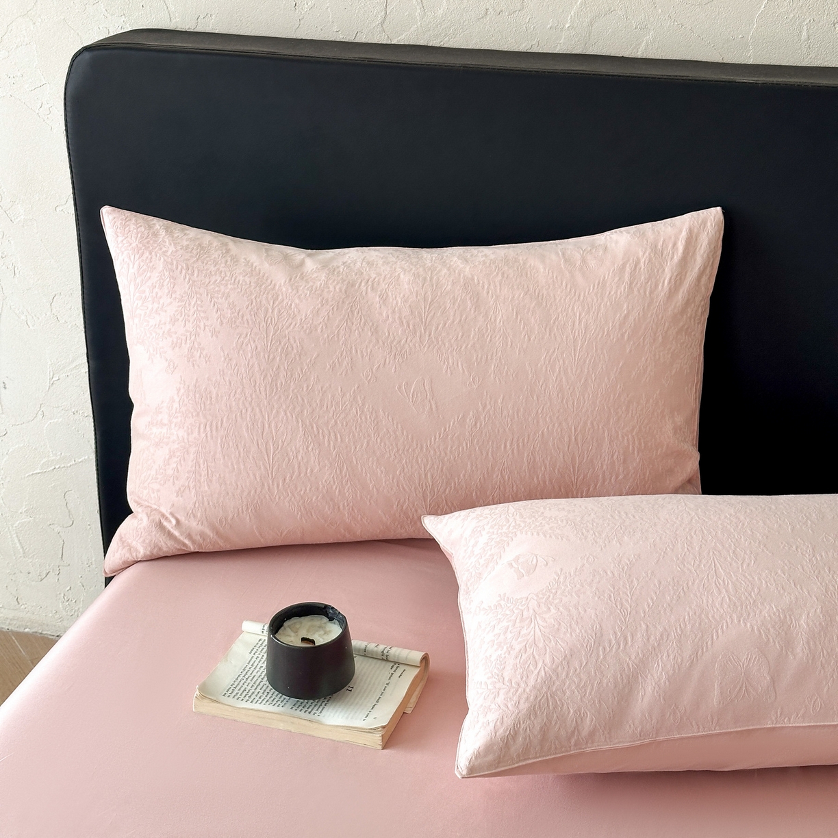 91家纺网 家纺一手货源 找家纺 优悦生活馆 2026新款60s全棉提花四件套 暖雾碟语-唯美粉