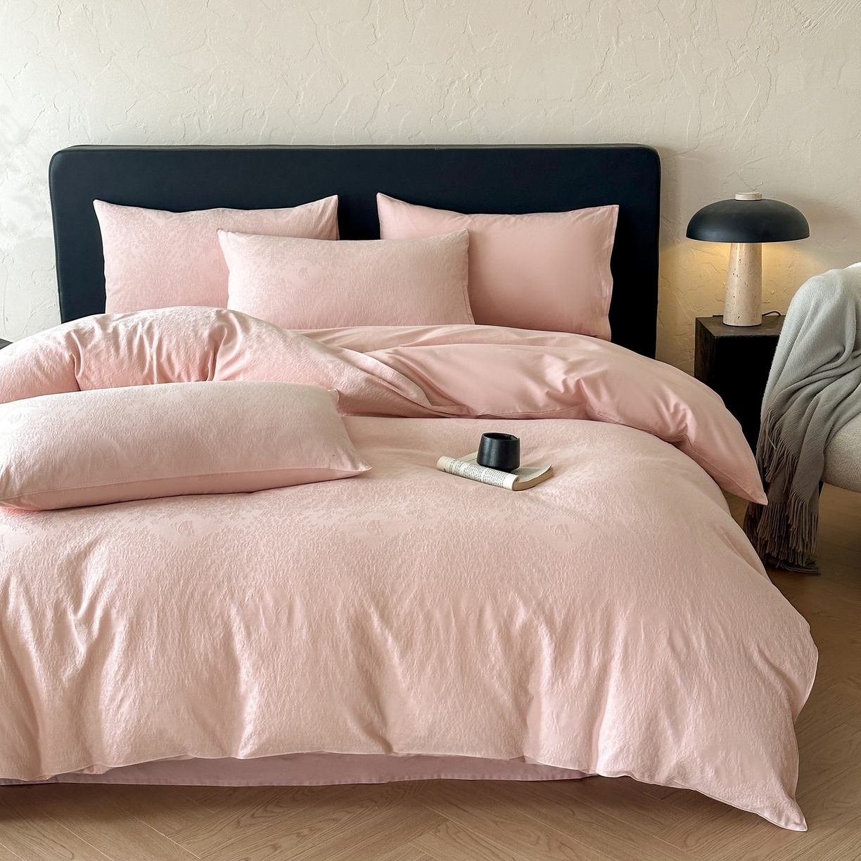 91家纺网 家纺一手货源 找家纺 优悦生活馆 2026新款60s全棉提花四件套 暖雾碟语-唯美粉