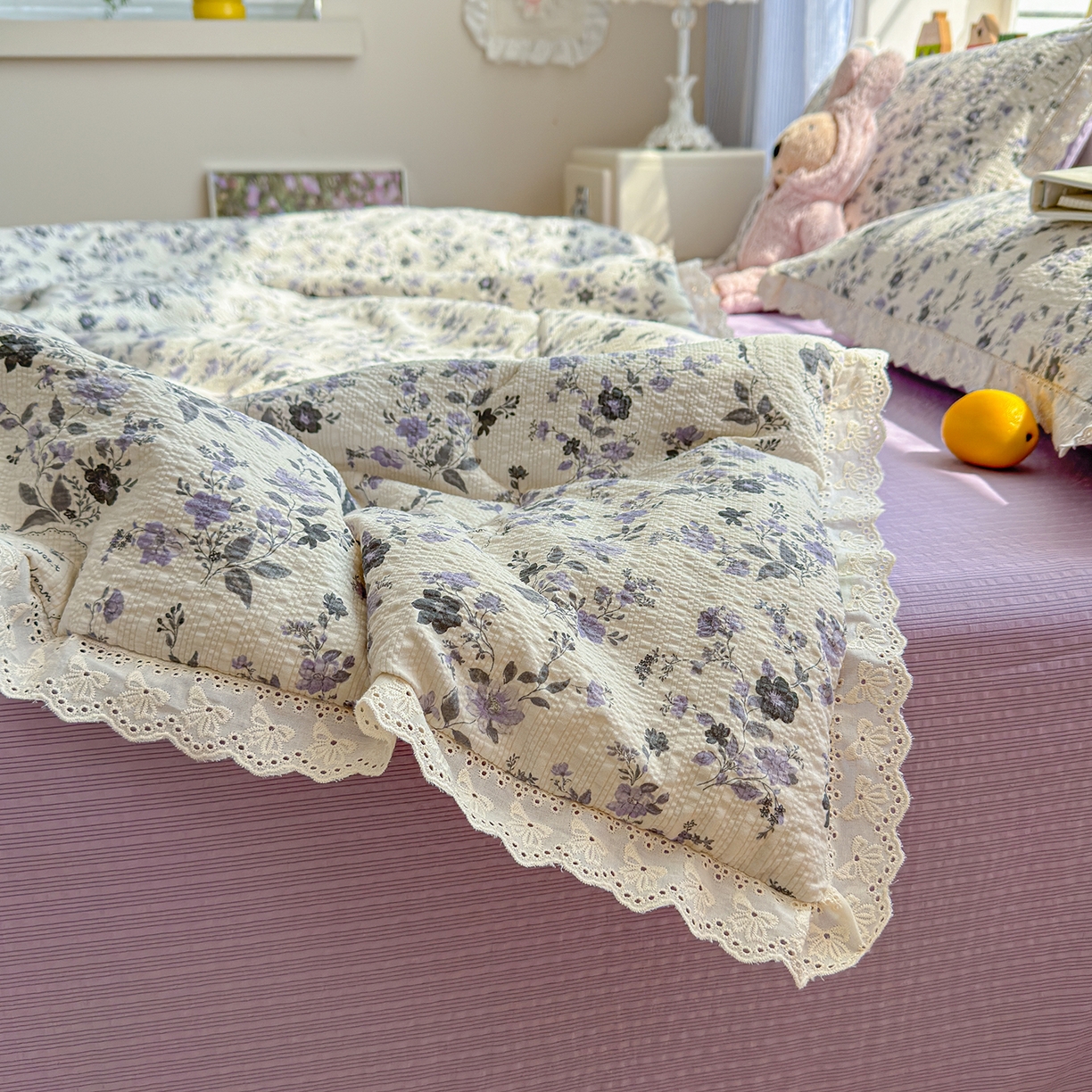 91家纺网 家纺一手货源 找家纺 弗苓家纺 2026新款高克重泡芙棉花边款夏被夏凉被空调被四件套小红书推荐-风格一 小猫幻境-灰