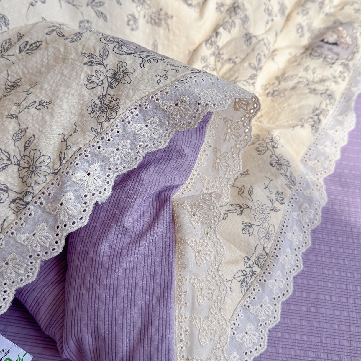 91家纺网 家纺一手货源 找家纺 弗苓家纺 2026新款高克重泡芙棉花边款夏被夏凉被空调被四件套小红书推荐-风格一 花筐少女