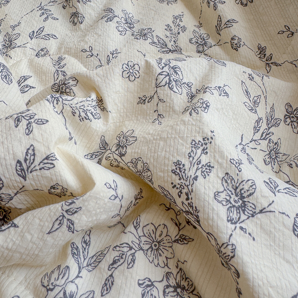 91家纺网 家纺一手货源 找家纺 弗苓家纺 2026新款高克重泡芙棉花边款夏被夏凉被空调被四件套小红书推荐-风格一 花筐少女