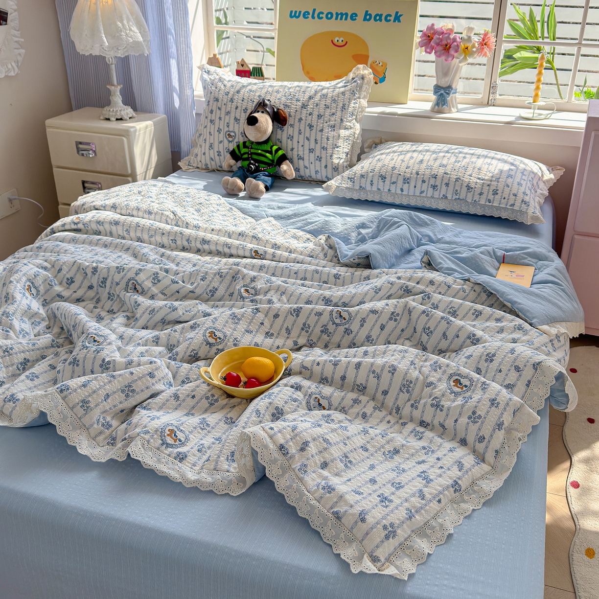 91家纺网 家纺一手货源 找家纺 弗苓家纺 2026新款高克重泡芙棉花边款夏被夏凉被空调被四件套小红书推荐-风格一 浅蓝花枝