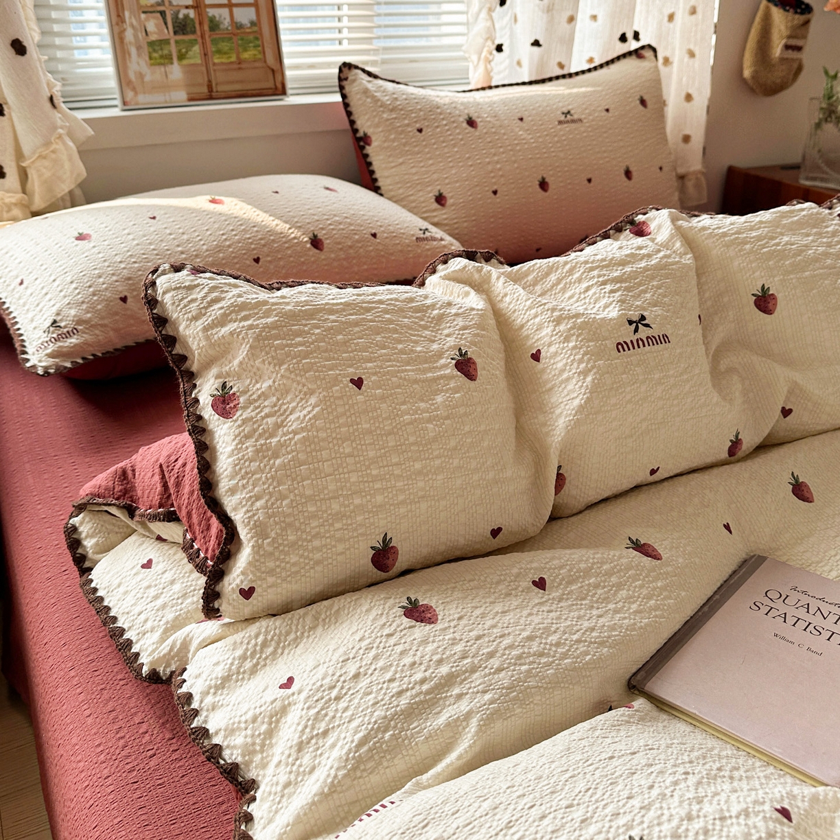 91家纺网 家纺一手货源 找家纺 蓝极人 2026新款泡芙被壳针四件套 草莓