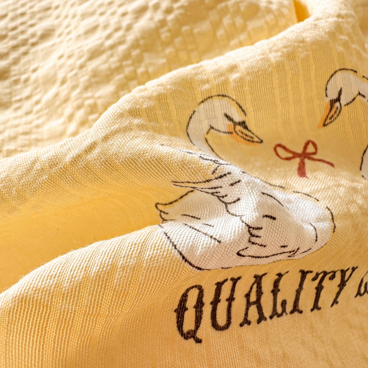 91家纺网 家纺一手货源 找家纺 蓝极人 2026新款泡芙被壳针四件套 施华洛黄