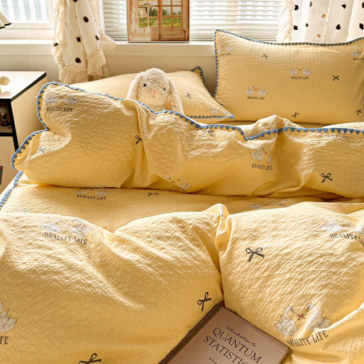 91家纺网 家纺一手货源 找家纺 蓝极人 2026新款泡芙被壳针四件套 施华洛黄