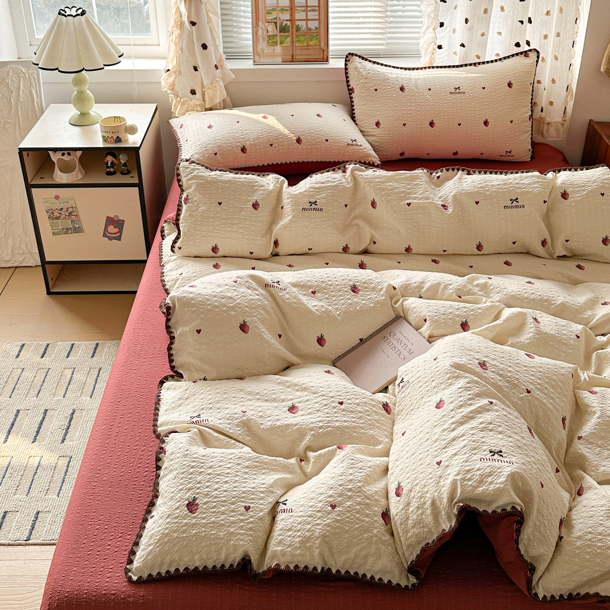 91家纺网 家纺一手货源 找家纺 蓝极人 2026新款泡芙被壳针四件套 草莓