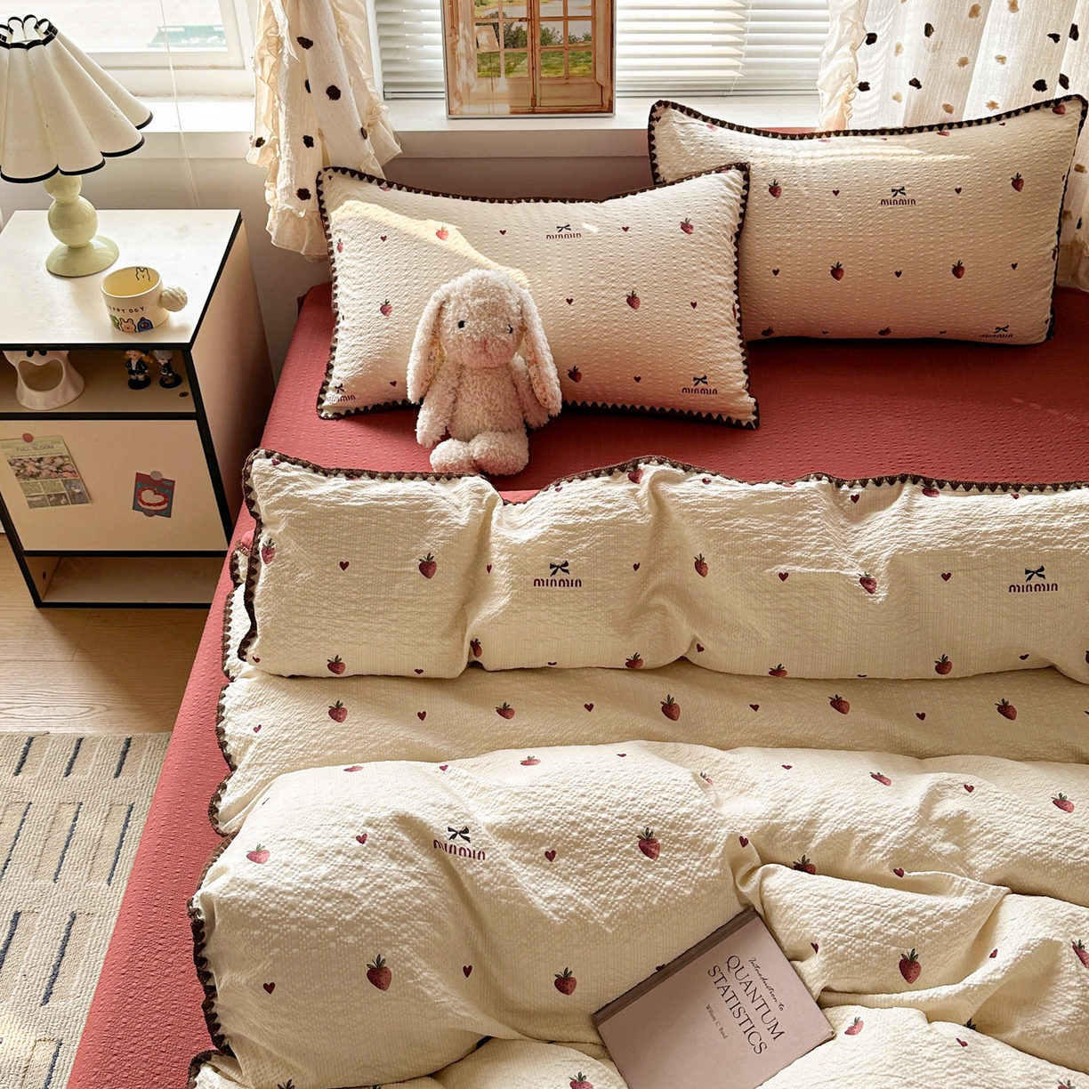 91家纺网 家纺一手货源 找家纺 蓝极人 2026新款泡芙被壳针四件套 草莓