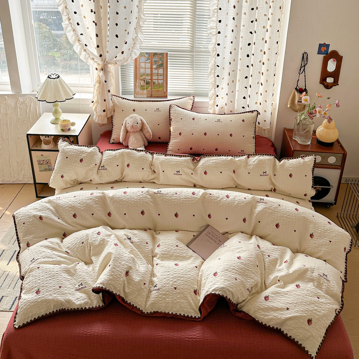 91家纺网 家纺一手货源 找家纺 蓝极人 2026新款泡芙被壳针四件套 草莓