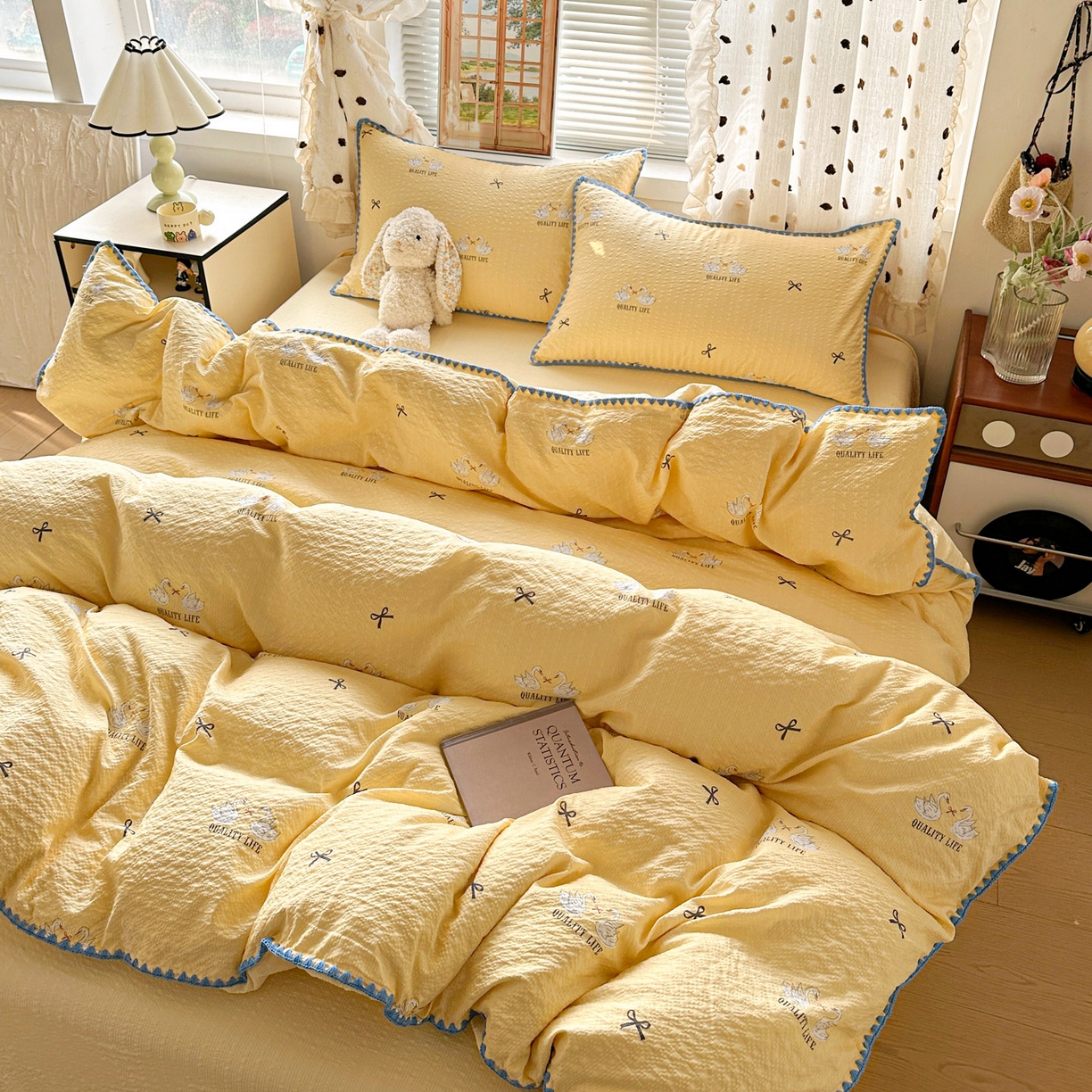 91家纺网 家纺一手货源 找家纺 蓝极人 2026新款泡芙被壳针四件套 施华洛黄