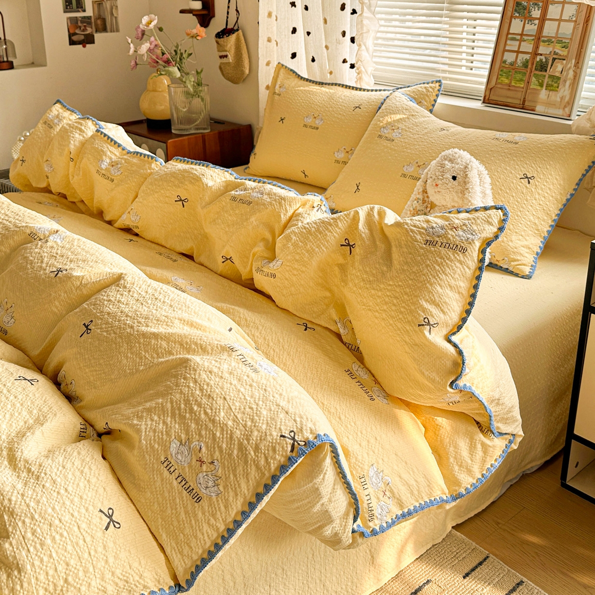 91家纺网 家纺一手货源 找家纺 蓝极人 2026新款泡芙被壳针四件套 施华洛黄