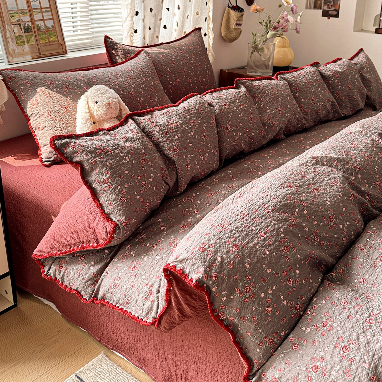 91家纺网 家纺一手货源 找家纺 蓝极人 2026新款泡芙被壳针四件套 胭脂