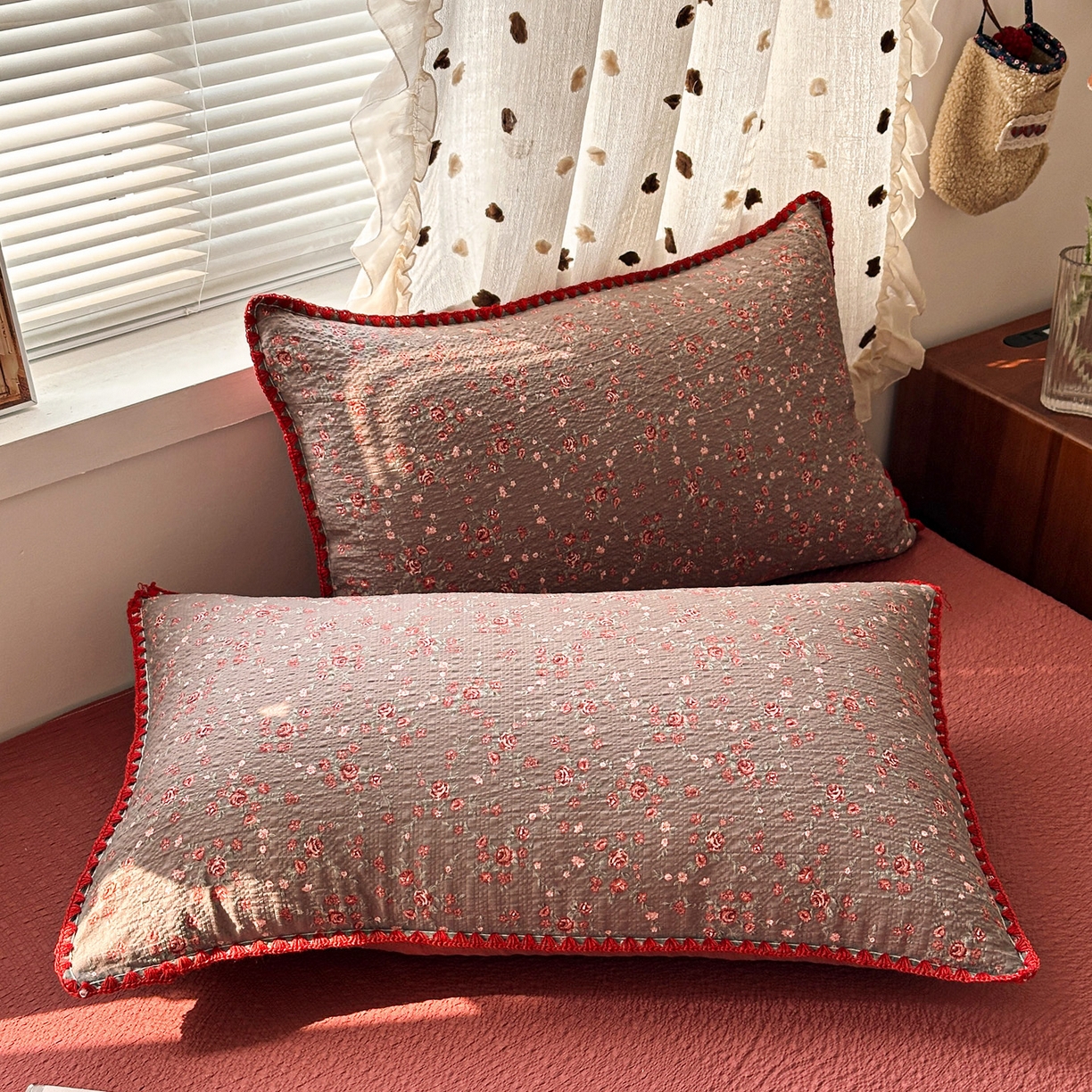 91家纺网 家纺一手货源 找家纺 蓝极人 2026新款泡芙被壳针四件套 胭脂