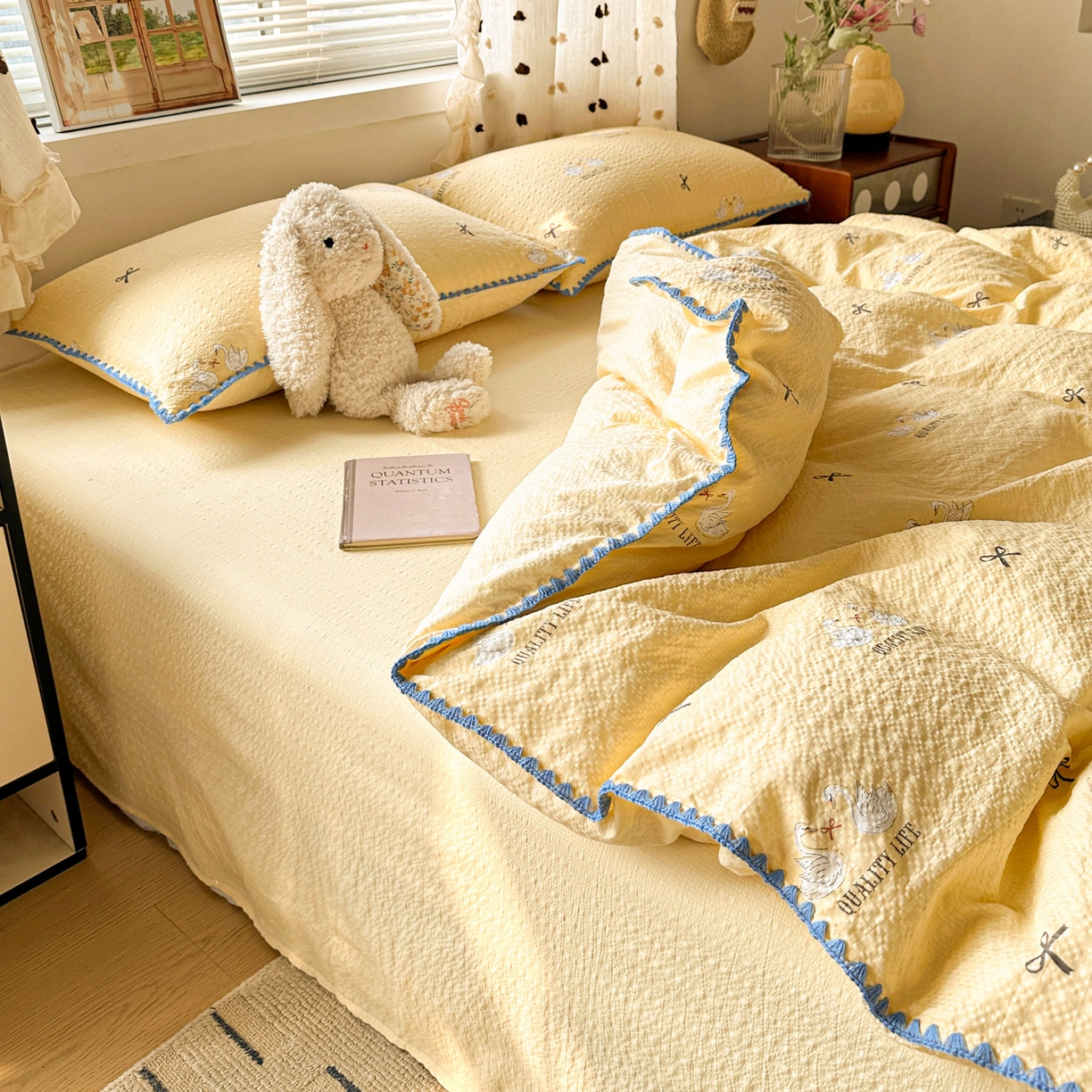 91家纺网 家纺一手货源 找家纺 蓝极人 2026新款泡芙被壳针四件套 施华洛黄